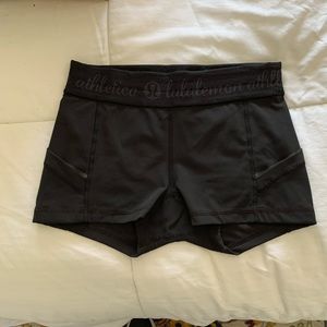 LULULEMON *LOGO ON WAISTBAND* SHORTS